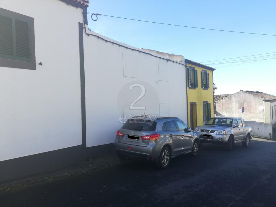Moradia para Restaurar T2 - Ponta Delgada